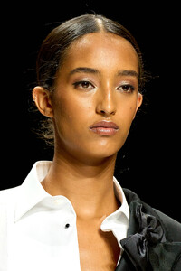 00202-dolce-and-gabbana-spring-2024-ready-to-wear-credit-gorunway.thumb.jpg.b6ac17f11caf30afe88497d0550f8e42.jpg