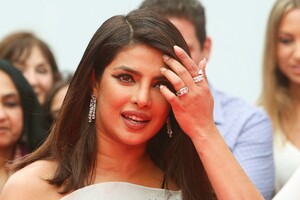 121105310_rex_the_sky_is_pink_premiere_toronto_intern_10413462an.jpg