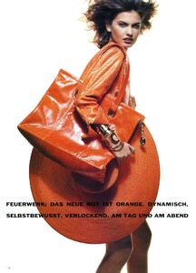199101VogueDePhRobertErdmann007GretaCavazzoni.thumb.jpg.5af4203eb347007b81d753f715a1666b.jpg