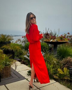 [2024.06.03] alessandraambrosio_447642214_18440386420000670_4120983155622708785_n.jpg