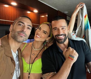 [2024.06.09] alessandraambrosio_448112472_18441534217000670_8453401094008899598_n.jpg