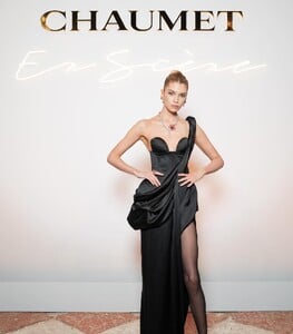 [2024.06.13] stellamaxwell_aurelie_bachellier_448319199_18440862190008415_4632305918521478489_n.jpg