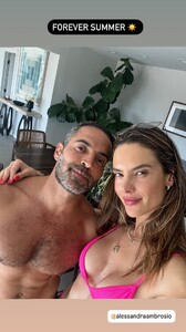 [2024.06.16] alessandraambrosio_448393109_18442959508000670_2316898476803640292_n.jpg