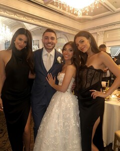 [2024.06.18] victoriajustice_448536826_7846942912028342_7260754178636483279_n.jpg