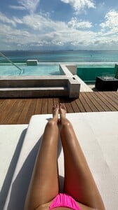 [2024.06.28] liza_inyourdreams_449490711_879472254016992_3275498354045866384_n.jpg