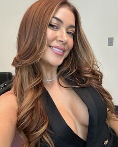 [2024.06.29] ariannyceleste_449534577_433612232832627_1297627080516896062_n.jpg