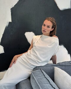 [2024.06.30] josephineskriver_448522153_1153980438981798_3983432173572561831_n.jpg