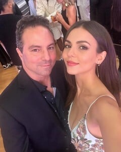 [2024.06.30] victoriajustice_449561623_875072844433030_1615957091772091742_n.jpg