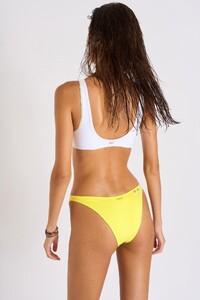 23e-nouo_beachclub_17d10-naida_lovin_41n22-dos.jpg