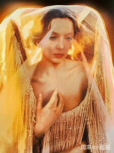 475740089_jodie-comer-5.jpg