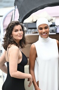 477107739_laetitia-casta-21.jpg
