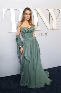 478681981_angelina-11.jpg