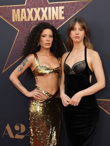481113008_halsey-27.jpg.5d66ccb60e526c66565f0659e2b2def8.jpg