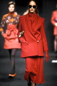 Balenciaga1991FW4.thumb.jpg.de8e63f4cf0607ffd67d4027c553f249.jpg