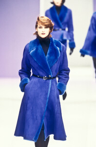 Byblos1995WomenRTW20.thumb.jpg.b60a98457e5b0fa28530d9d702b9a75d.jpg