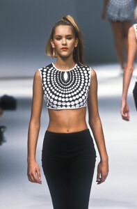 Byblos1996WomenRTW43.thumb.jpg.cdd503020e27f1f043ed3237f12ade6d.jpg