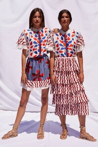 COLLECTIONS_SS20_4-683x1024.thumb.jpg.e1b7a7632913a63958524ec85345a3e7.jpg