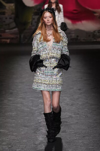 ChanelS24013.thumb.jpg.d6c4c2a7b92f31fd8dbf3f16d7f050de.jpg