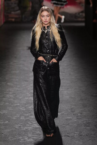 ChanelS24055.thumb.jpg.118ba654c695cd15c0f86661e76490b6.jpg
