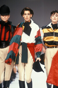 ChristianDiorFW1990158VeraCoxStephanieJanes.thumb.jpg.4ac9c5432e61cc9a290d133fa462ae24.jpg