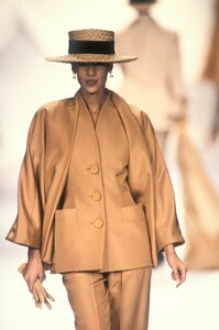 Christian Dior SS 1990 Haute Couture 013 Sonia Cole.jpg
