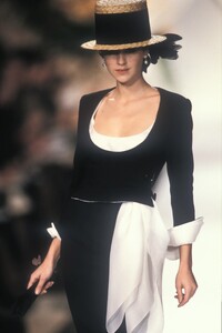 Christian Dior SS 1990 Haute Couture 301 Micheline Van de Velde.jpg