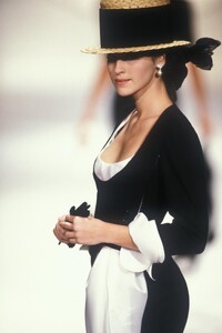 Christian Dior SS 1990 Haute Couture 303 Micheline Van de Velde.jpg
