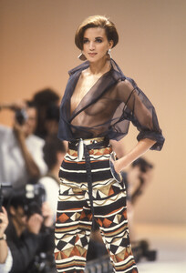 Complice1991WomenRTW19.thumb.jpg.eba1d1489a2c6649a1a00b0cee28f253.jpg