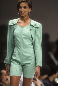 Complice1991WomenRTW24.thumb.jpg.138cb422a18657f27153e58e3df08a32.jpg