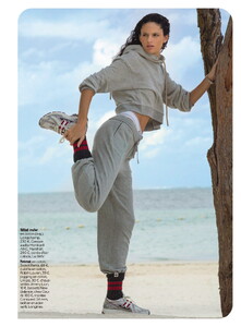 Cosmopolitan_2024_07_fr.-091.thumb.jpg.d9927c6e1d3b6982ddff7c9d88c6d73f.jpg