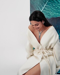 Deepika-Padukone-for-Cartier-Le-Voyage-Recommence-Collection-00004.jpg