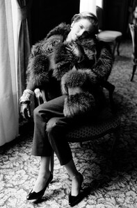 Dior1990.thumb.jpg.e447739ad4a64e8fa4d41f805e2baffb.jpg