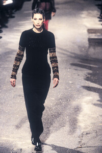 DriesVanNoten1996WomenRTW12.thumb.jpg.d6e7f2d21ef3b40c75e4c32d112fb0f2.jpg
