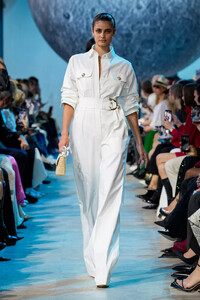 ElieSaabS24001.thumb.jpg.9760d63f5d112f68a766835516b9e7e7.jpg