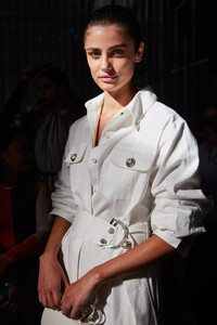 ElieSaabbksS24092.thumb.jpg.05ab1cb8616cb787bbda43b4efc64eb4.jpg
