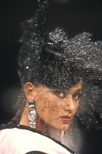 EmanuelUngaro1991HauteCoutureFW22.thumb.jpg.5e85ccc6058a91c3f99d01184ef41faa.jpg