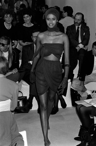 Emporio_Armani_SS1989_Anna_Getaneh_06.jpg