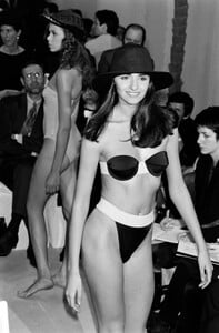 Emporio_Armani_SS1989_Vicky_Koulianou_08.jpg
