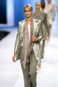 Escada1999WomenRTW10.thumb.jpg.bbe9aaedfad47ff39594f511ea4afab3.jpg