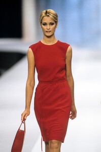 Escada1999WomenRTW20.thumb.jpg.451af4cdaa5b9988bc36a22728c9634a.jpg