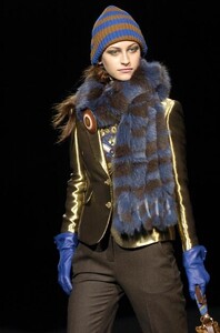 EtroAW2004RTW(2).thumb.jpg.0caa237f94354244361a91ca8bd868dc.jpg
