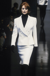 Genny1995WomenRTW47.thumb.jpg.488d25074a87265fea48df4ec3054a63.jpg