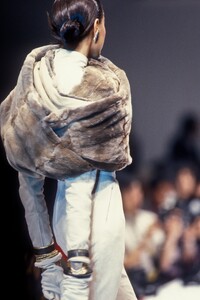 GianfrancoFerre1990WomenRTW10.thumb.jpg.4fb8b616f8dbf919e8fb9d60395644f0.jpg