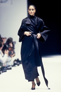 GianfrancoFerre1990WomenRTW71.thumb.jpg.2eb58c0281c22e6d33f9e2ba0be7c923.jpg