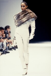 GianfrancoFerre1990WomenRTW8.thumb.jpg.b82c1befe7b4ba1554907d0fcc97ae57.jpg