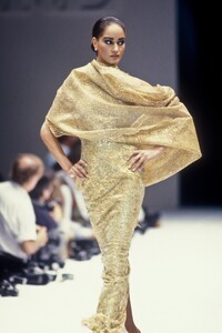 GianfrancoFerre1990WomenRTW94.thumb.jpg.9dd6efe4cb370aa6433632a4e11b779f.jpg
