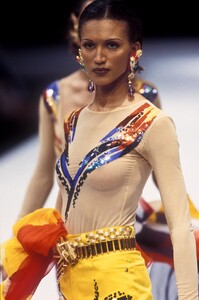 GianfrancoFerre1993WomenRTW191.thumb.jpg.d8a3478b26ab05bcf3cd52c0345ba8e1.jpg