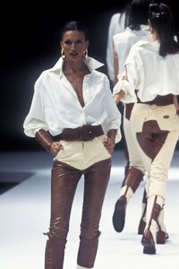 GianfrancoFerre1993WomenRTW43.thumb.jpg.086643cc30c853ca6d8f842341d5ccfb.jpg