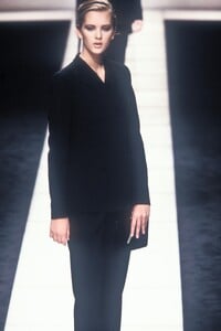 GiorgioArmani1996WomenFW33.thumb.jpg.31fe588a72584a3ade4c6dc4a7febf83.jpg