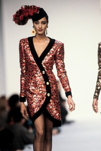 Givenchy1988WomenFW15.thumb.jpg.12ac7d0318c90e69b8a41657d8c29214.jpg